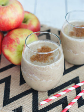 An apple pie smoothie served in a glass.