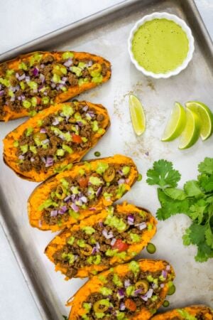 Batata Rellena de Picadillo con Salsa de Limón y Cilantro